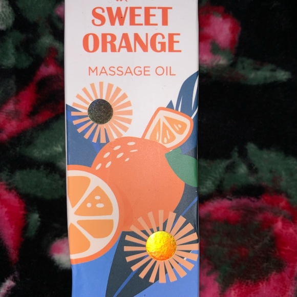 🛍3/$25🛍Bfflove Sweet Orange Massage Oil💆🏼‍♀️ & Fresh Citrus Scented Candle🕯 - Picture 2 of 5